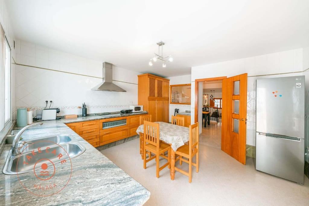 Spacious Home With Lovely Garden - Tcm Rincón de la Victoria Zewnętrze zdjęcie